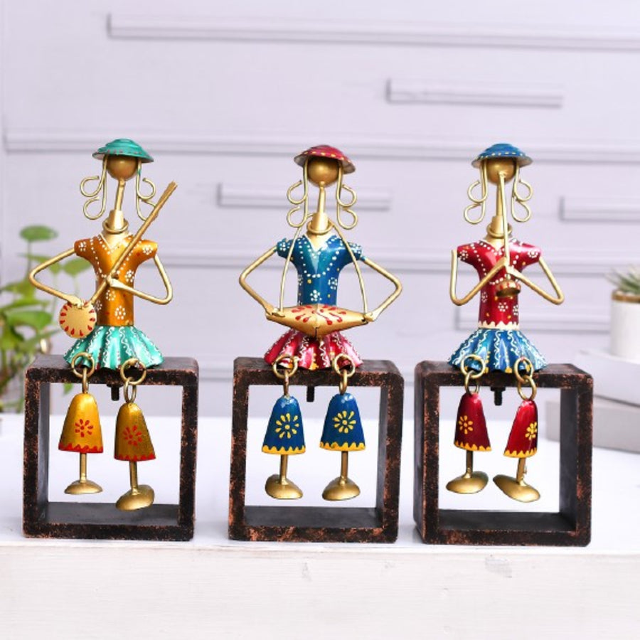 HD000015 - Sitting Musicians