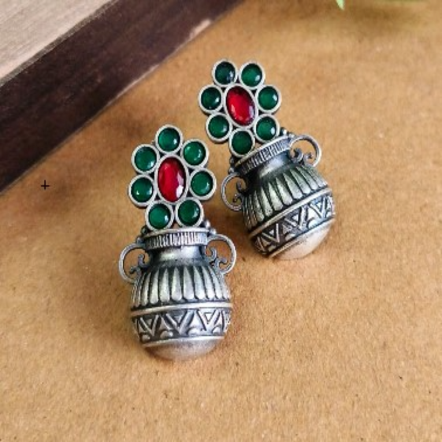 ER000046 - Oxidized Silver Pot Stud Earrings with Stones