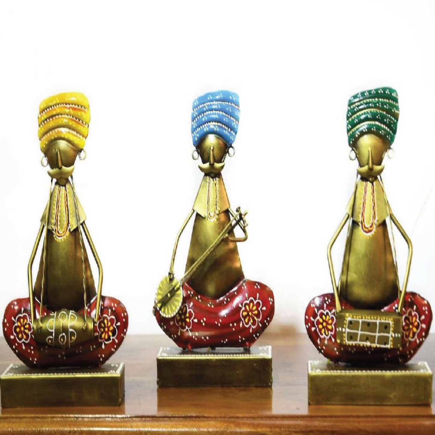 HD000063 - Siitting Musicians