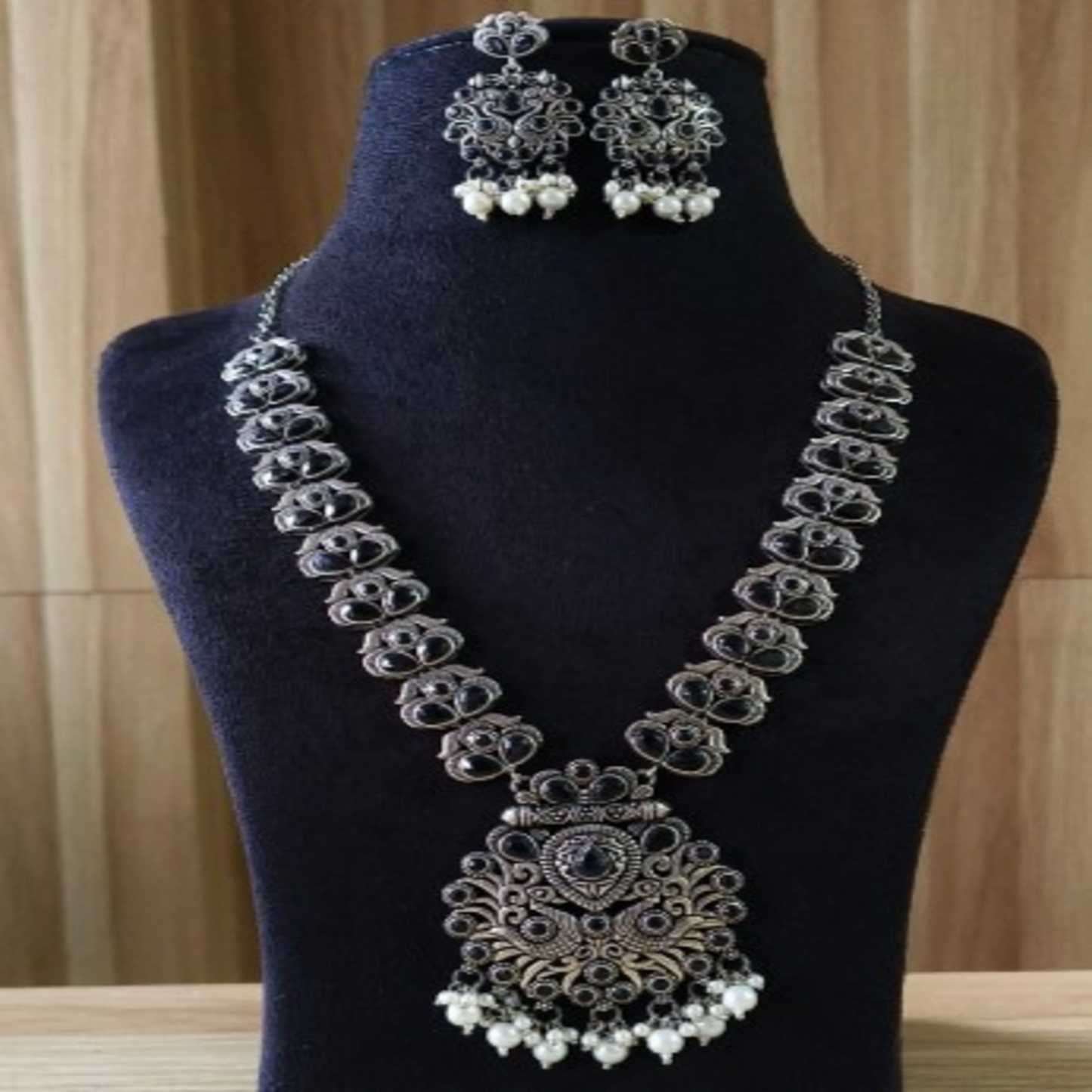 NL000025 - Traditional Silver Replica Pearl Drop Necklace