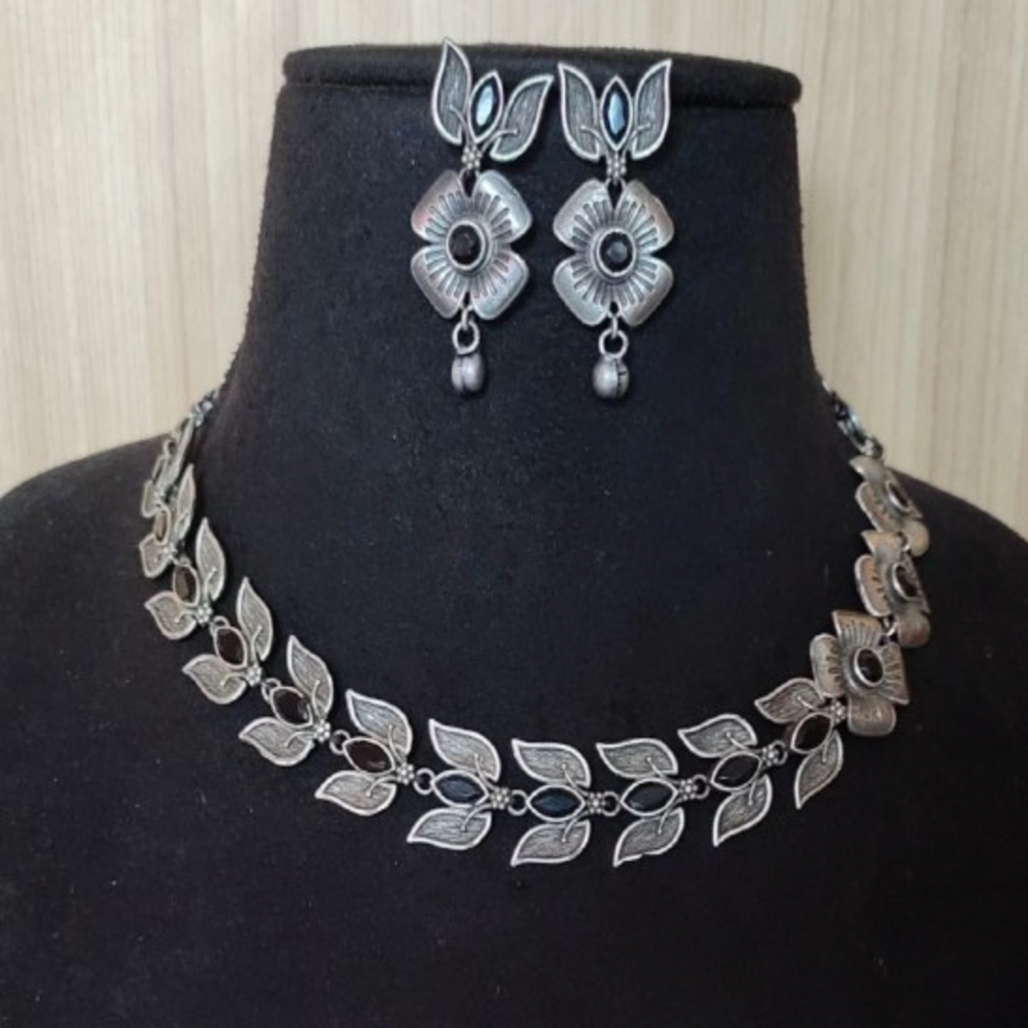 NL000026 - Antique Silver Floral Leaf Necklace Set