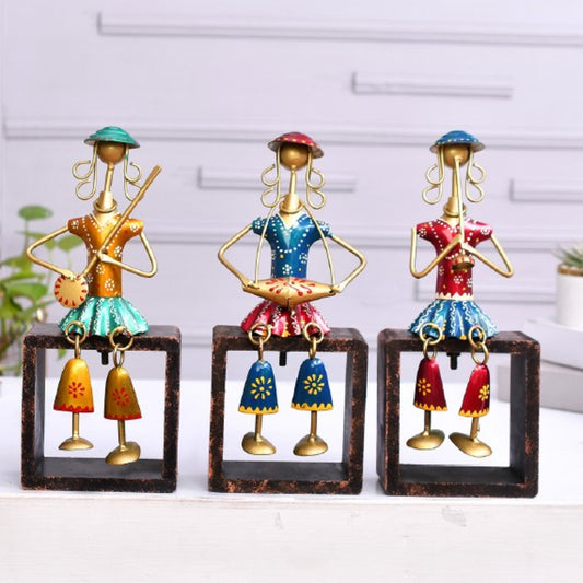 HD000015 - Sitting Musicians