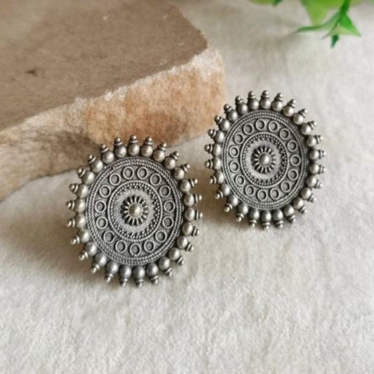 ER000041 - Elegant Oxidized Silver Floral Stud Earrings