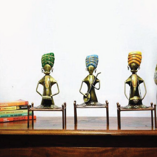 HD000069 - Musicians on Cot